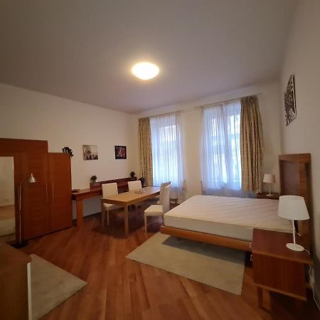 Astronomical Clock Apartments Prague Extérieur photo